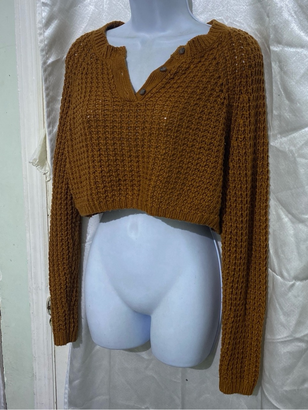 Aeropostale Cropped Henley Sweater in Rust